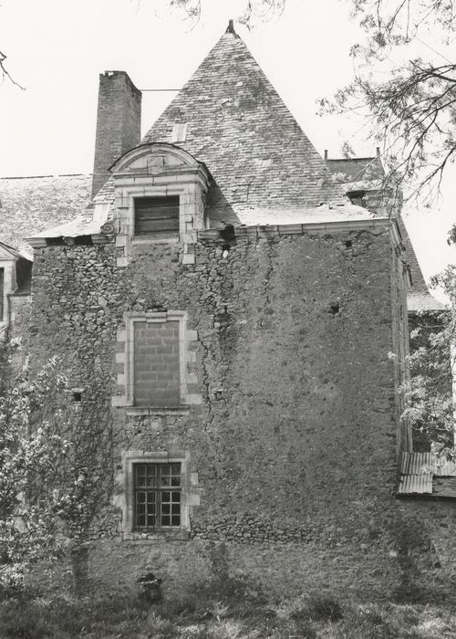 façade nord-est, pavillon de droite