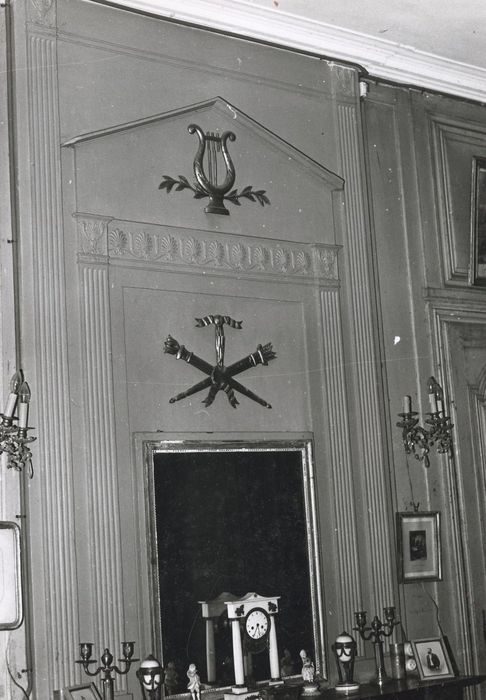 petit salon, détail des lambris de revêtement