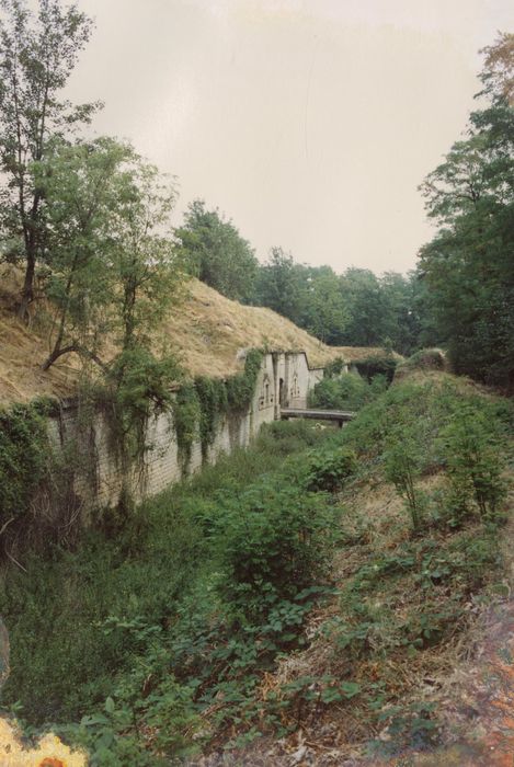 vue partielle du fort à l’Ouest