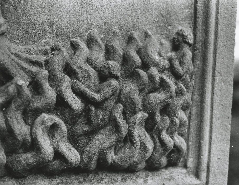 bas-relief du socle, détail