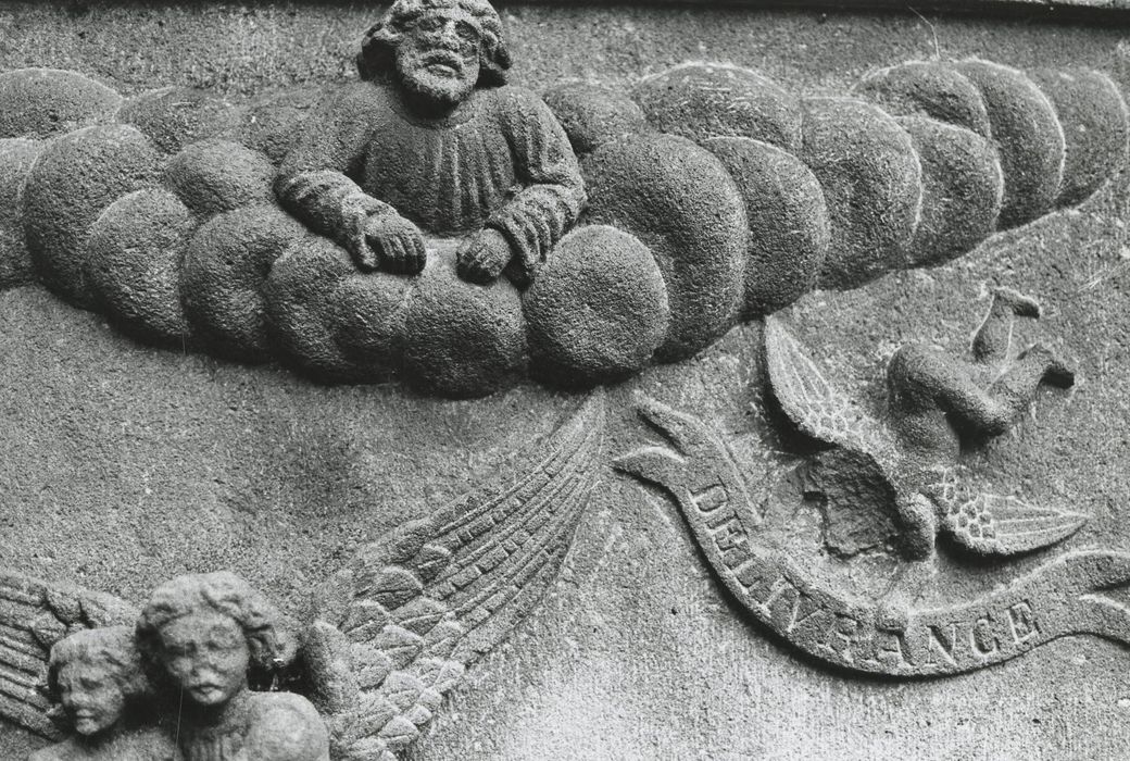 bas-relief du socle, détail