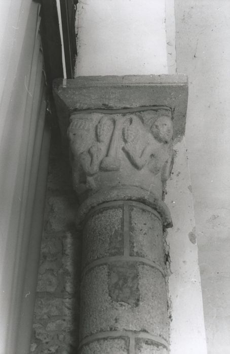 détail d’un des chapiteau sculpté de l’arc triomphal