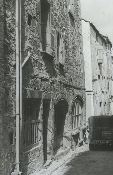 façade sur rue, vue partielle