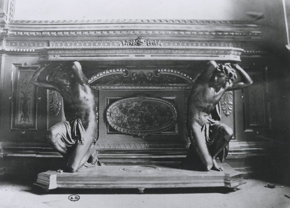 salon, détail d’une console (photographie ancienne)