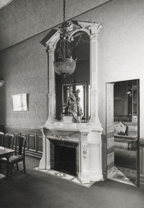 chambre de toilette, cheminée