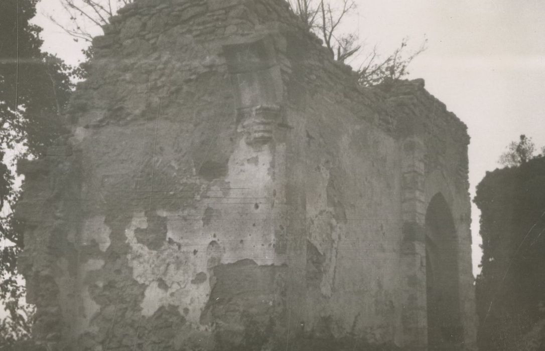 portail nord, vue partielle des ruines