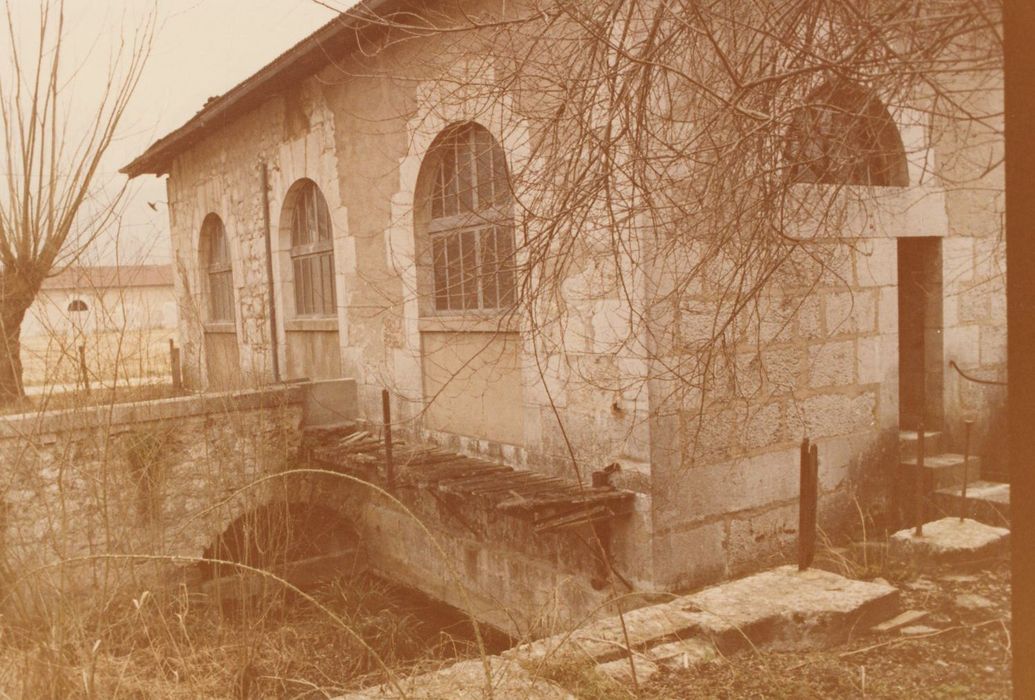 pont sur le bief en aval et pavillon d’entrée