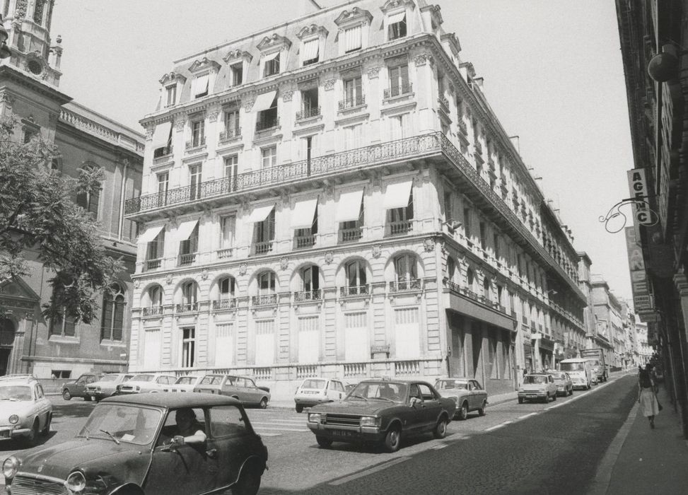 façade de l’immeuble du n°8 de la rue Blanche