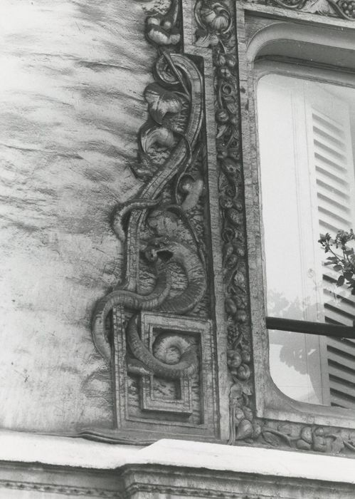 façade sur rue, détail décoratif