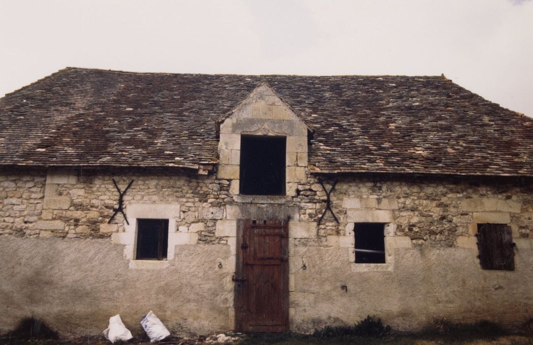 cour de la ferme, bâtiment ouest, façade est