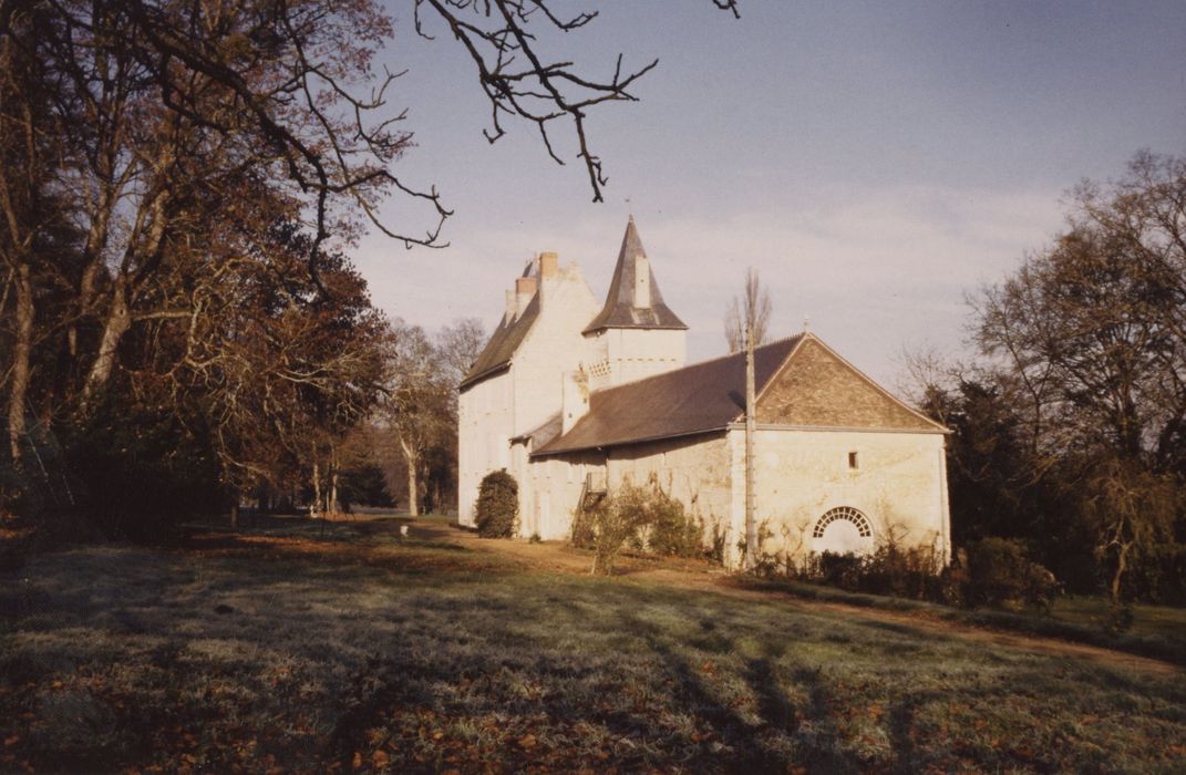 vue générale du château dans son environnement depuis le Sud