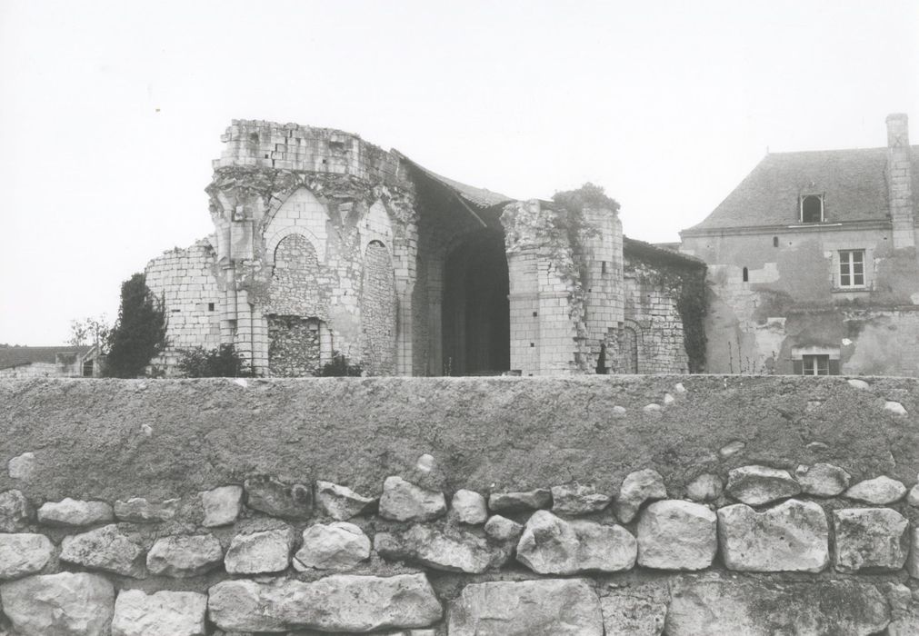 vue partielle des ruines depuis l’Est