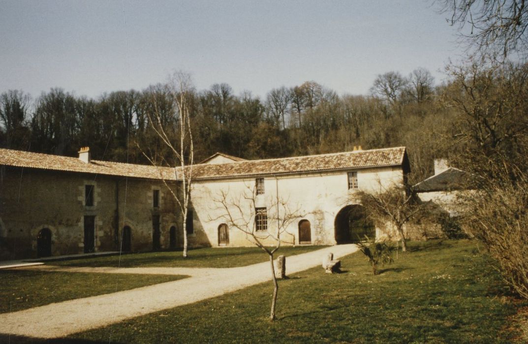 bâtiments de l’ancienne hôtellerie, ailes nord et ouest, façades sud et est, vue partielle