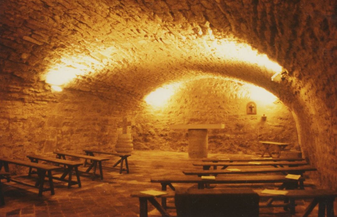 bâtiment des moines, chapelle ou ancienne crypte sous l’ancien choeur