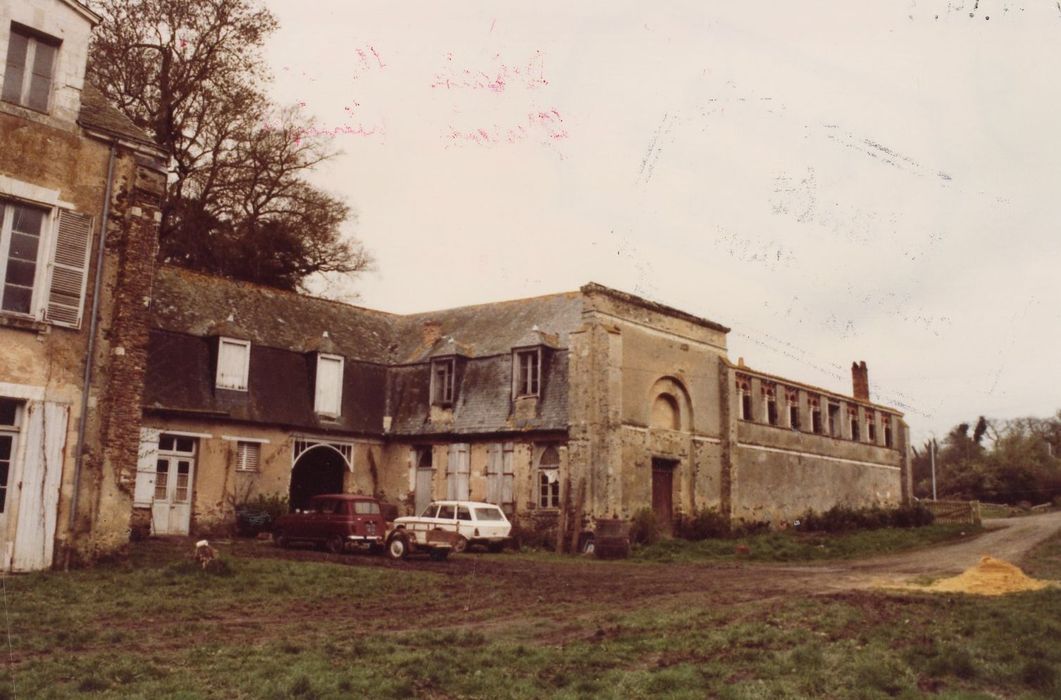 anciennes dépendances du manoir, ensemble est