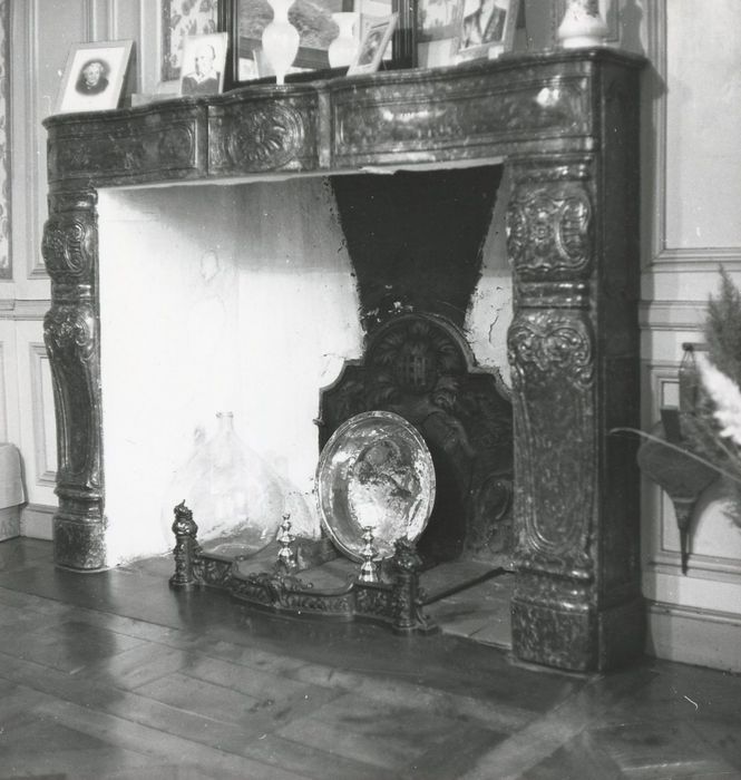 salle à manger du 2e étage, vue partielle des lambris de revêtement