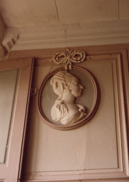 chambre aux médaillons, détail : Profil de Marie-Antoinette