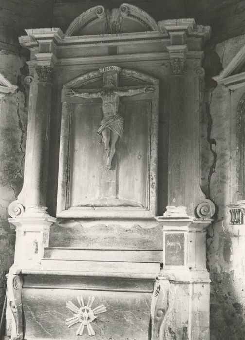 chapelle, autel et retable, statue : Christ en croix