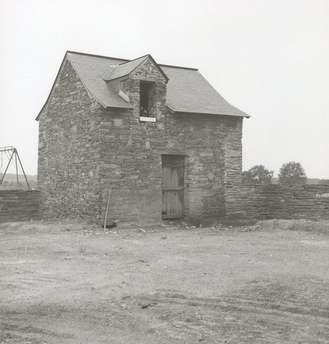 remise, façade nord et est