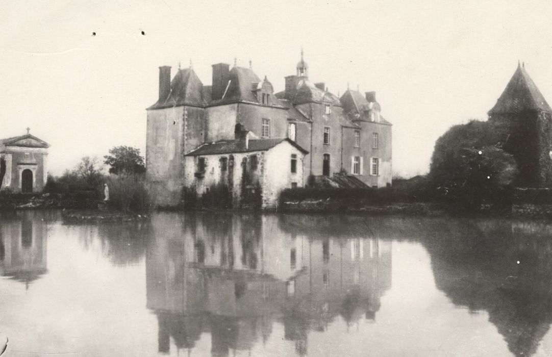 vue générale du château dans son environnement depuis le Nord-Ouest