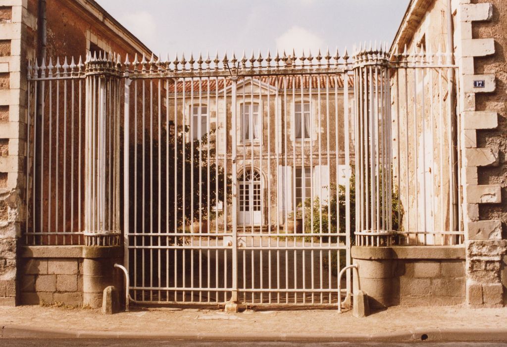 grilles d’accès sur rue