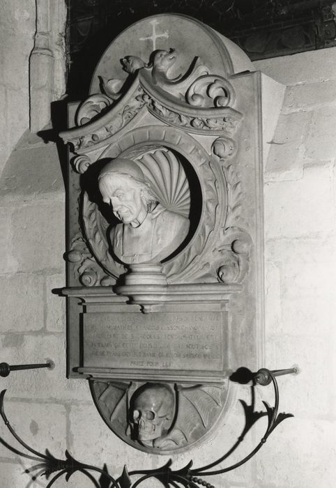 monument funéraire de l’abbé François Lusson