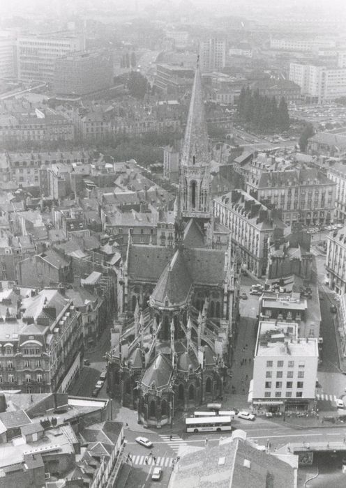 vue générale de l’église dans son environnement