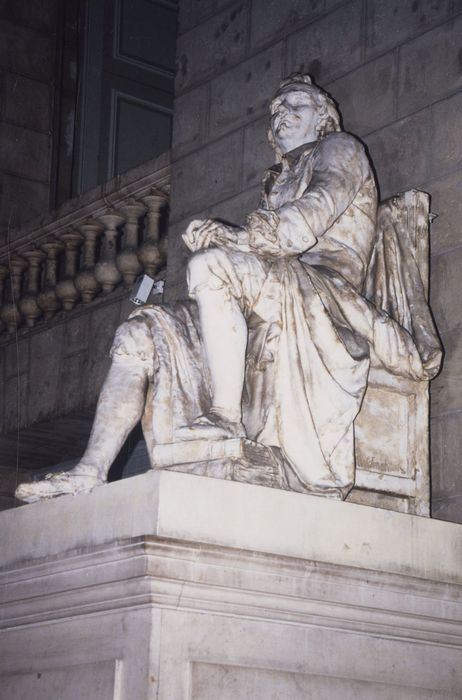 statue : Corneille