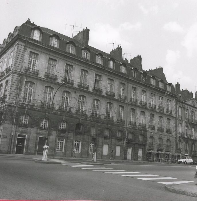 façade latérale sur rue