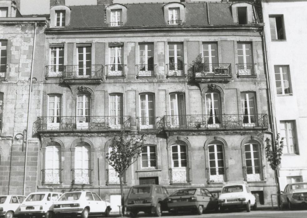 façade sur l’allée de Turenne