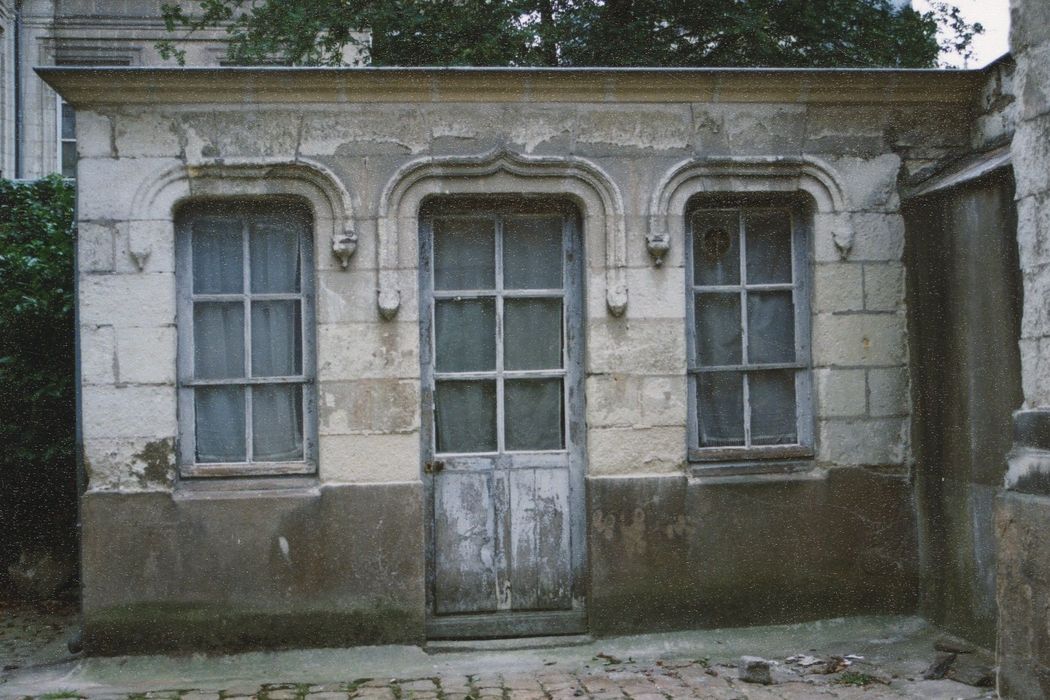 bâtiment sur cour