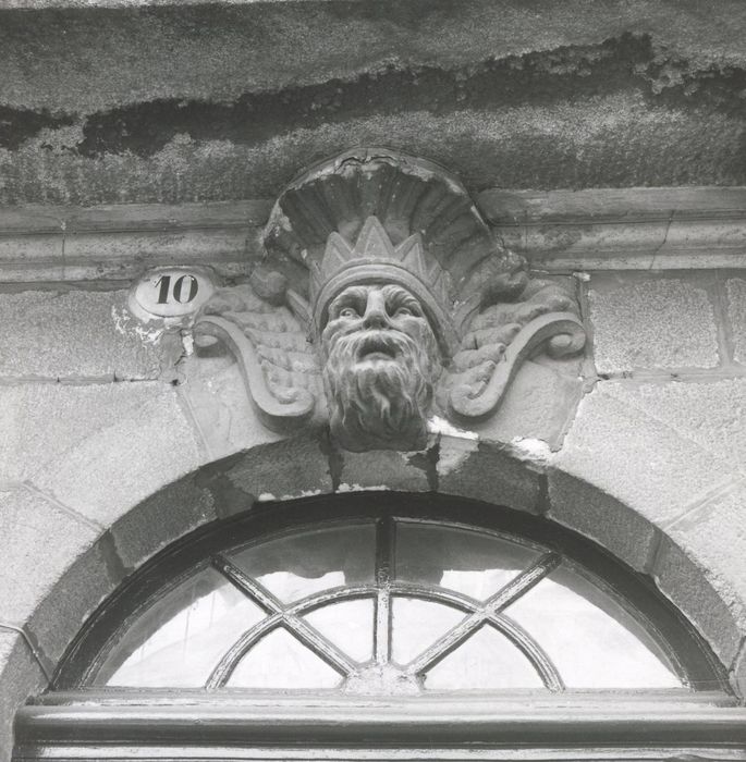 façade sur rue, détail d’un mascaron