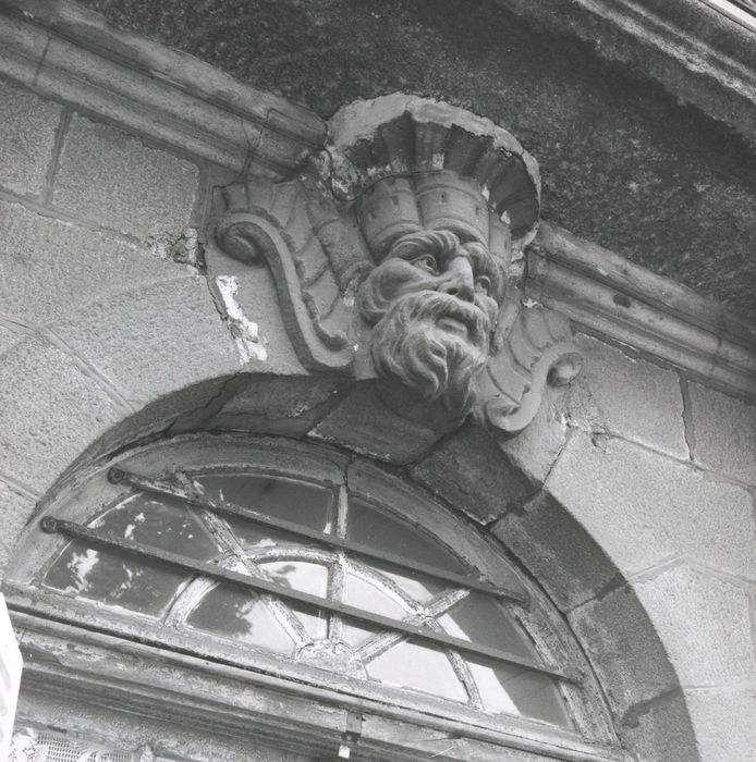 façade sur rue, détail d’un mascaron