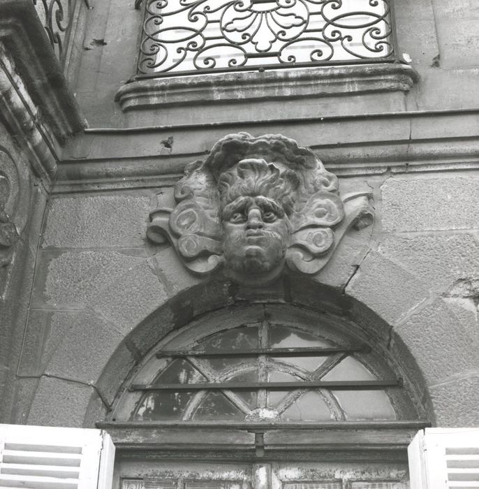 façade sur rue, détail d’un mascaron