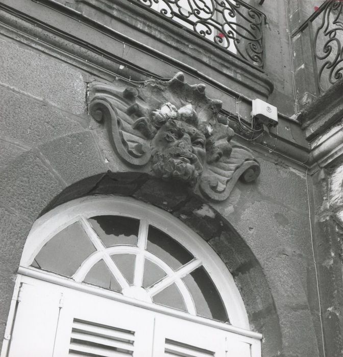 façade sur rue, détail d’un mascaron