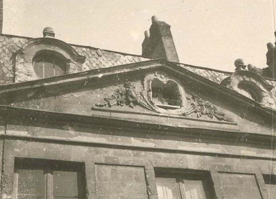 façade rue Kervégan, détail d’une lucarne