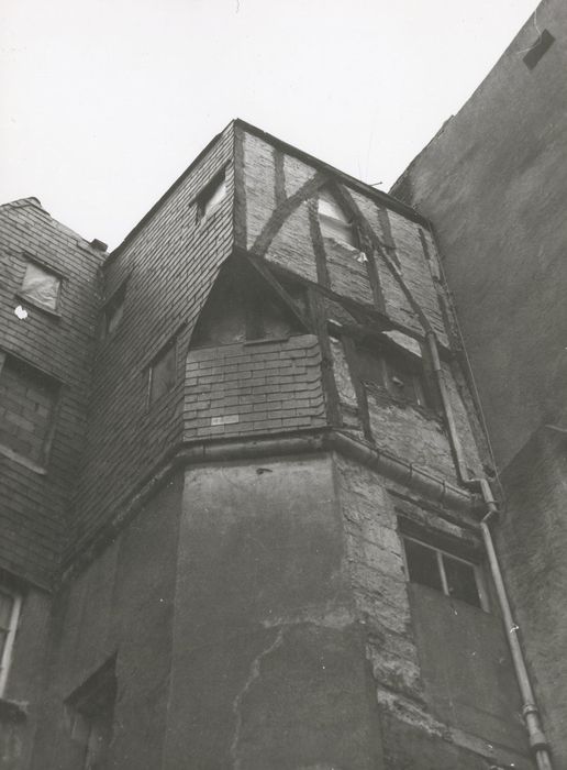 façades de la tourelle d’escalier sur cour, vue partielle