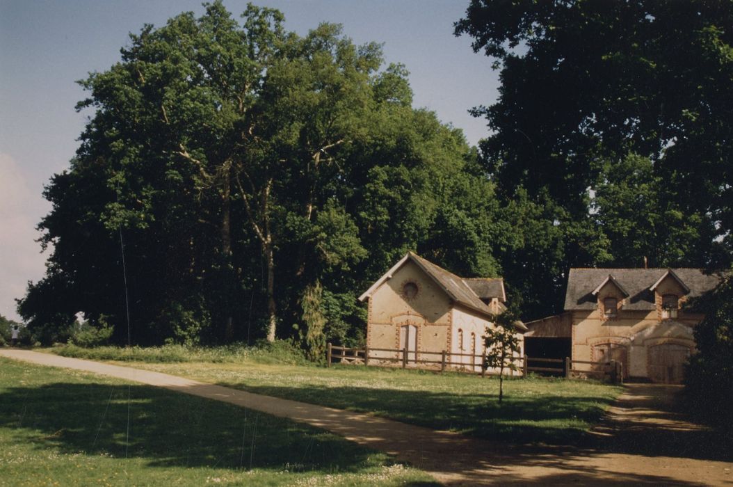 bâtiments de ferme, vue partielle