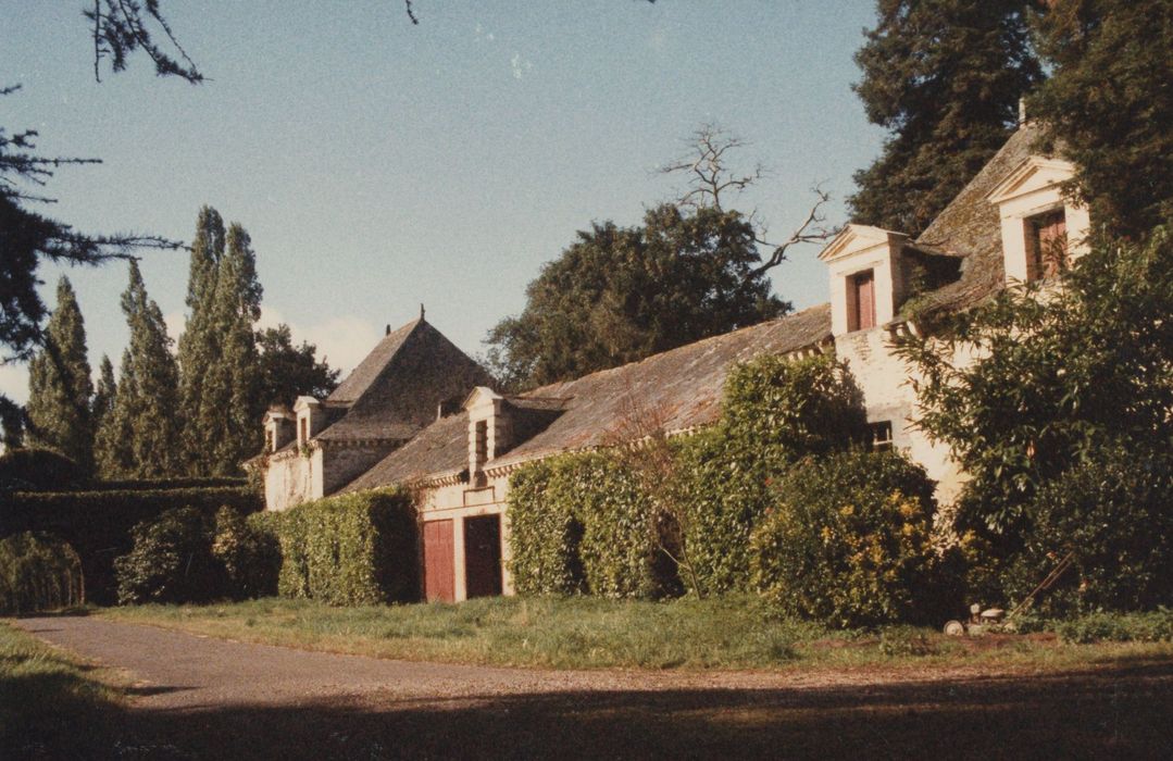 communs ouest, façade est