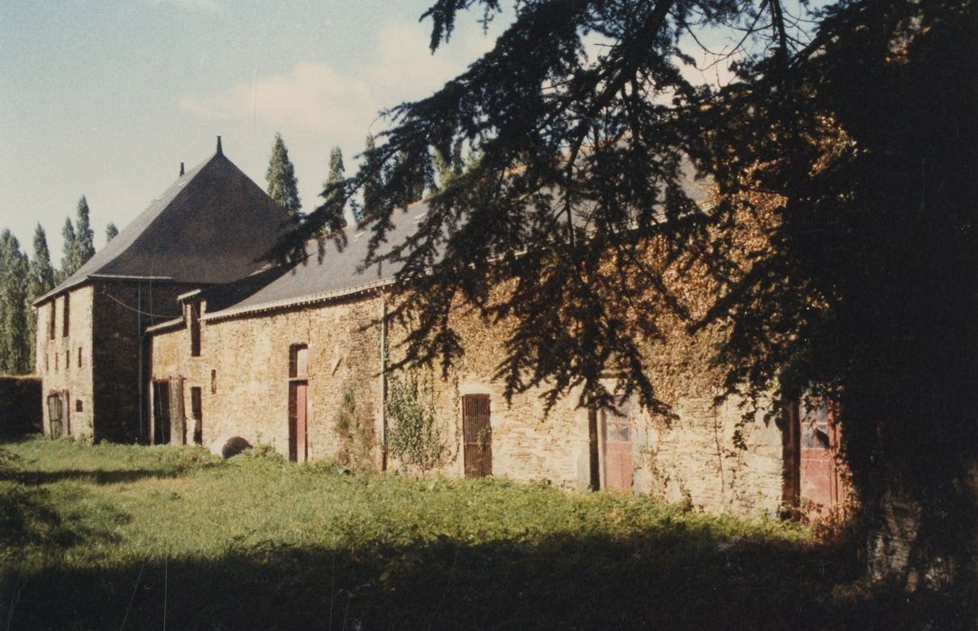 communs est, façade est