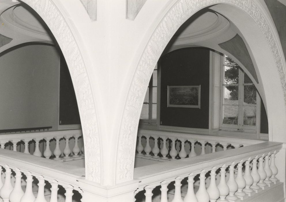 galerie au-dessus du vestibule (atrium)