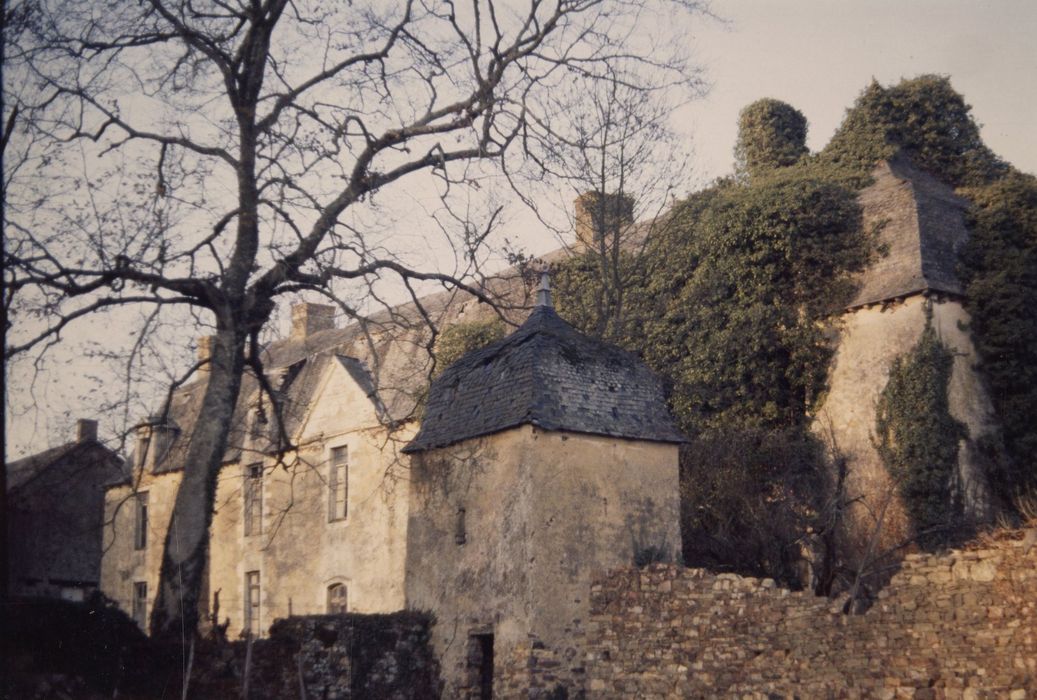 pigeonnier à l’angle sud-est de la cour sud