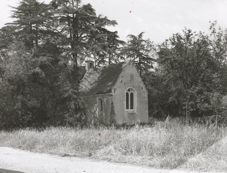 vue générale de la chapelle dans son environnement depuis le Sud-Est