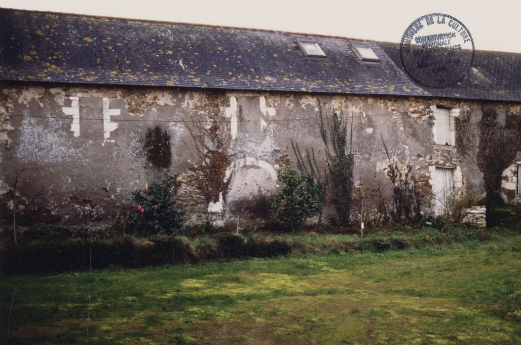 communs, bâtiment de droite, vue partielle