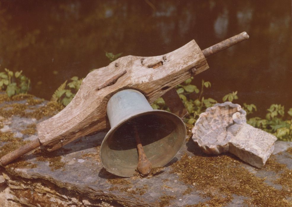 cloche, bénitier