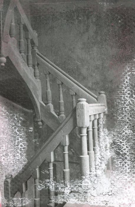 escalier principal, vue partielle