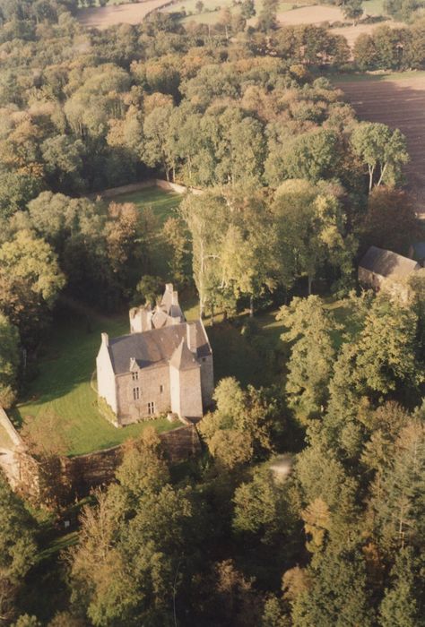 vue générale du château dans son environnement