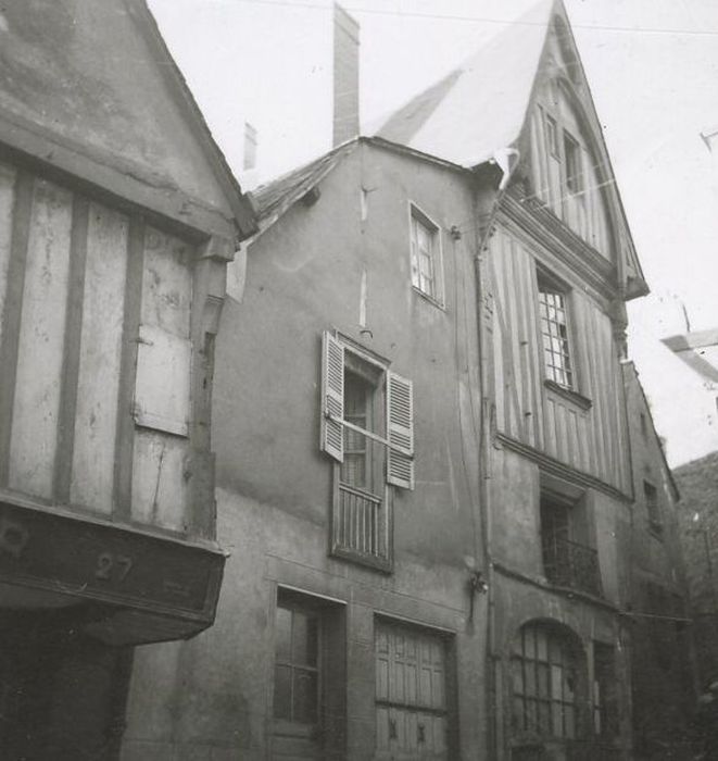 façades sur rue, vue partielle