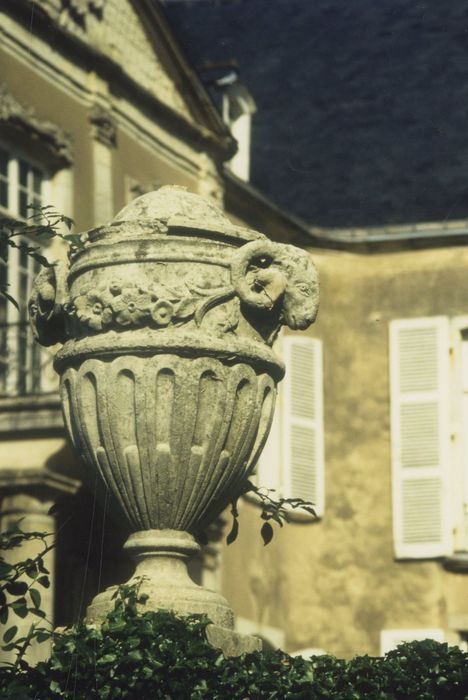 parc, détail d’un pot-à-feu