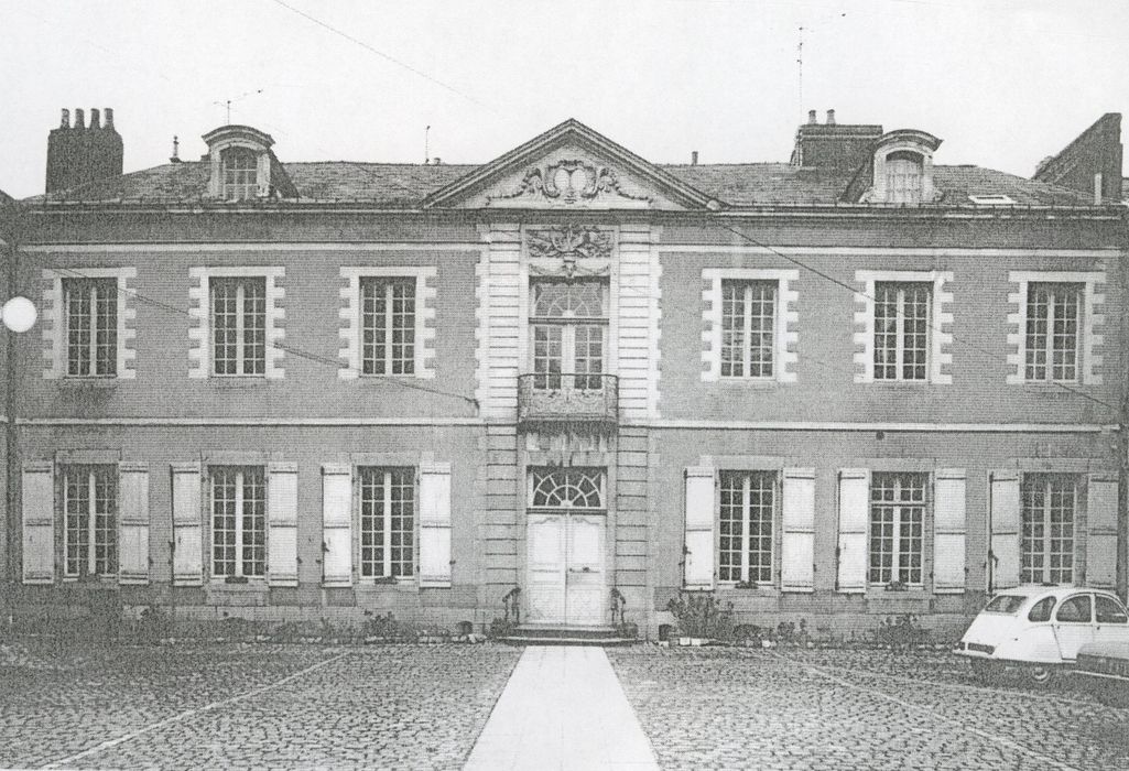 façade sur cour (document numérisé)